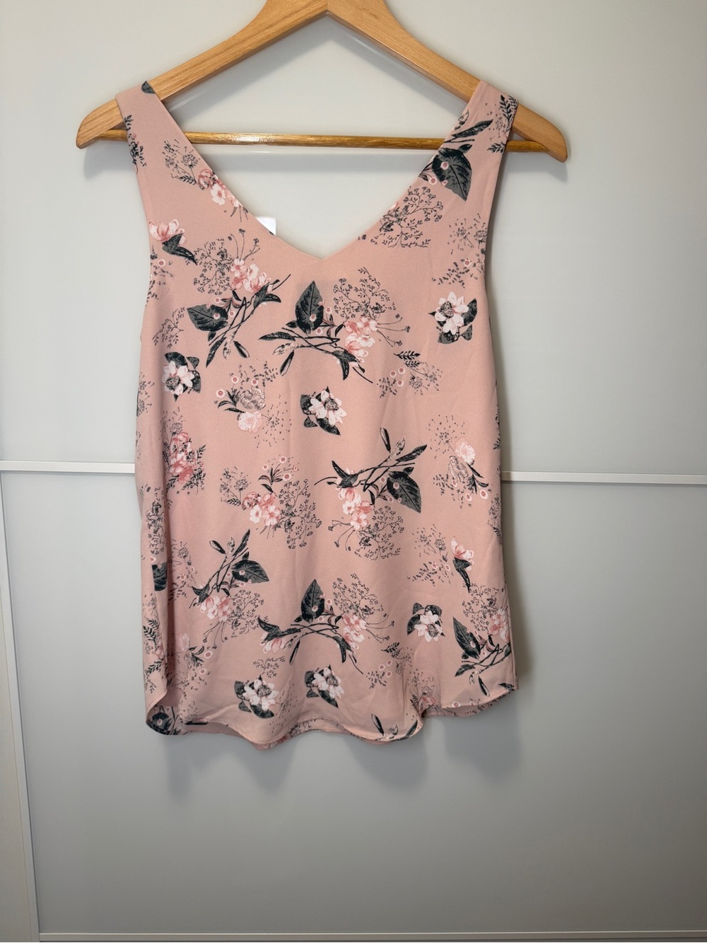 RW&CO. Dusty Pink Floral V-Neck Camisole - Picture 3 of 4